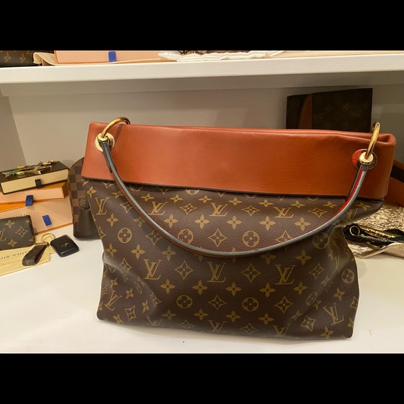 Louis Vuitton Tuileries Hobo - Picture 12 of 16